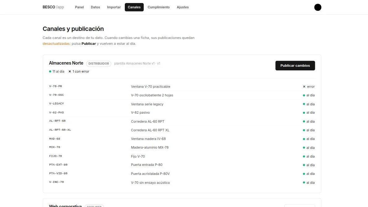 Pantalla de canales y publicación: el canal Almacenes Norte (distribuidor) con su plantilla, once referencias al día y una con error, y el listado por referencia con su estado; debajo empieza el canal Web corporativa.